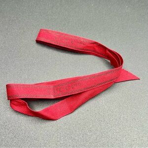 Gucci Ribbon Strand 33” in Maroon